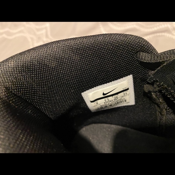 Nike - Picture 2 of 3